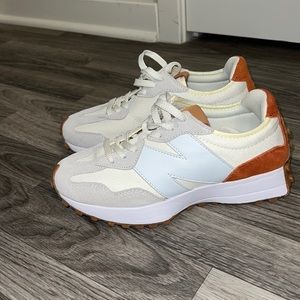 Brand new- New Balance 327 in Rust and size 7